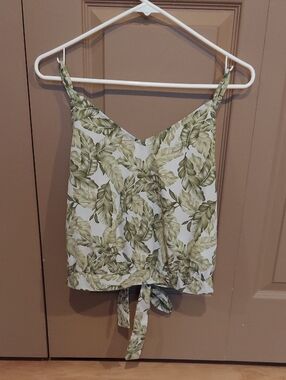Cropped Tropical Leaf Tank-Top With A Back Bow